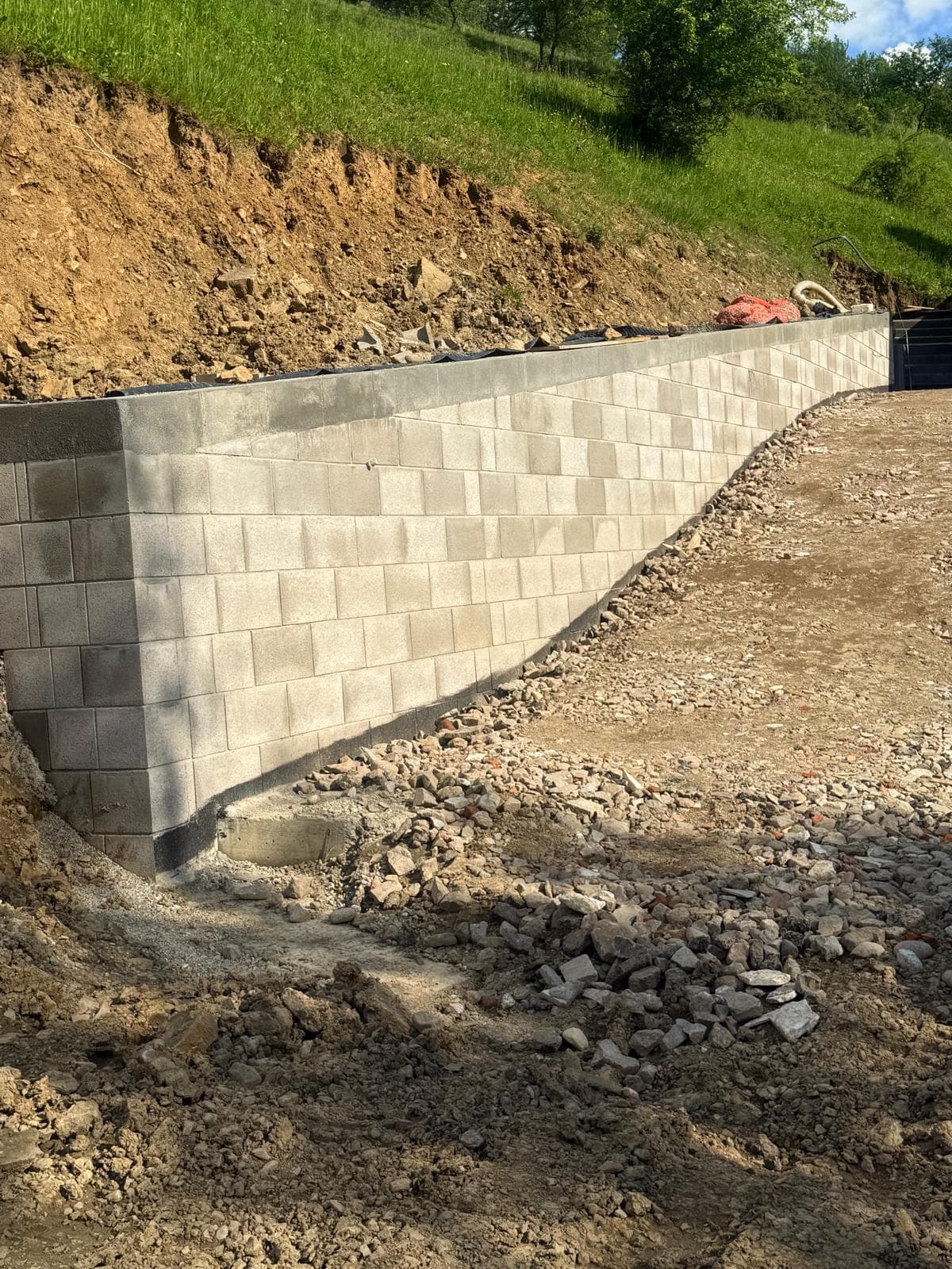 brukarstwo — Mur oporowy i podjazd, Szlachtowa