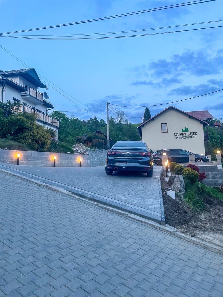 brukarstwo — Podjazd szkoły podstawowej, Krościenko